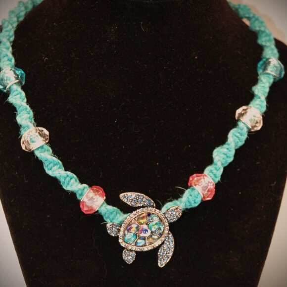 Beautiful Sea Life Combo Set of 3 Necklaces & Broach/Pin On Handmade Hemp Chains - Picture 6 of 15